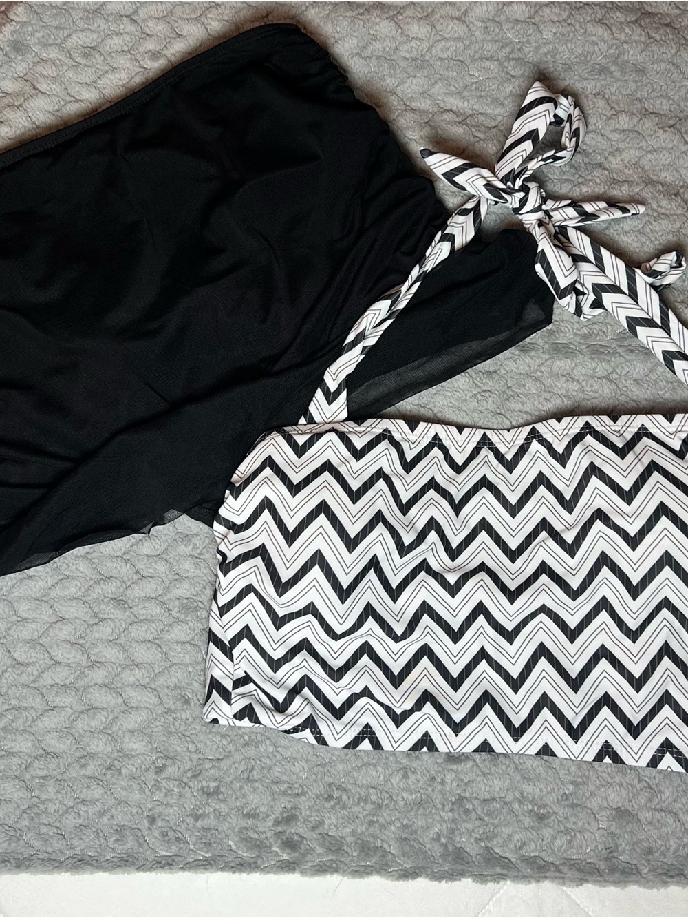 Amazon Black and White Chevron Women’s Bikini Set